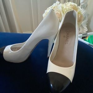 Chanel white and black patent leather platform 40